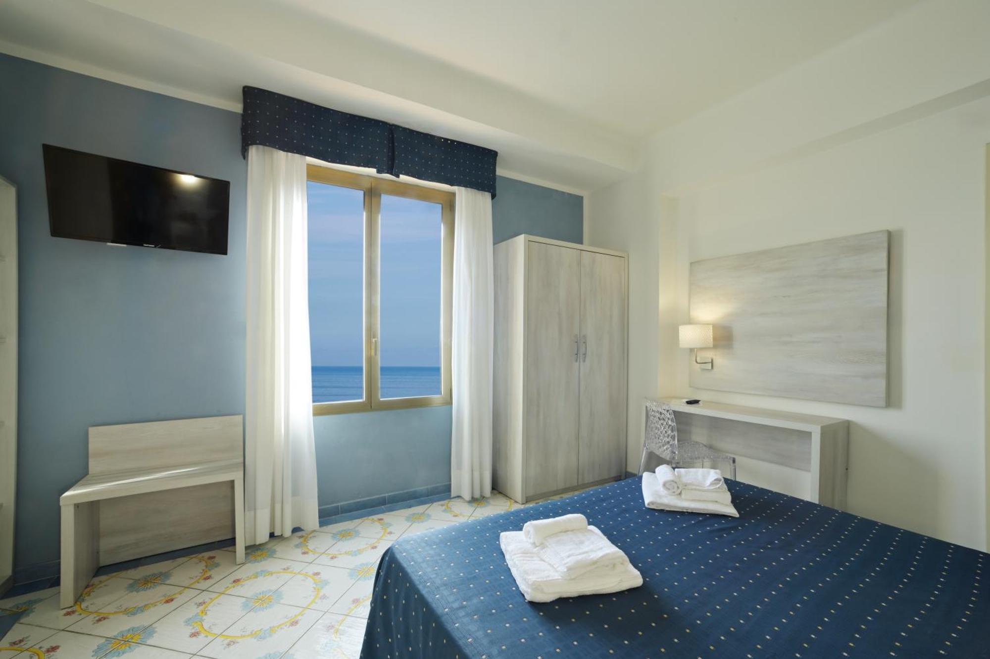 Delfino Hotel 3*