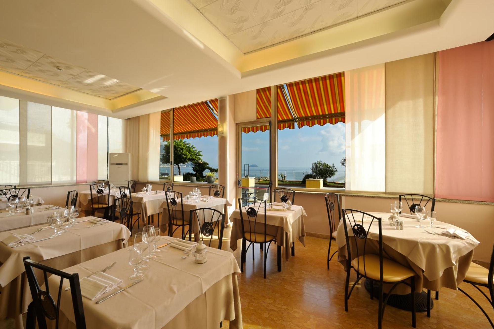 Hotel Delfino 3*