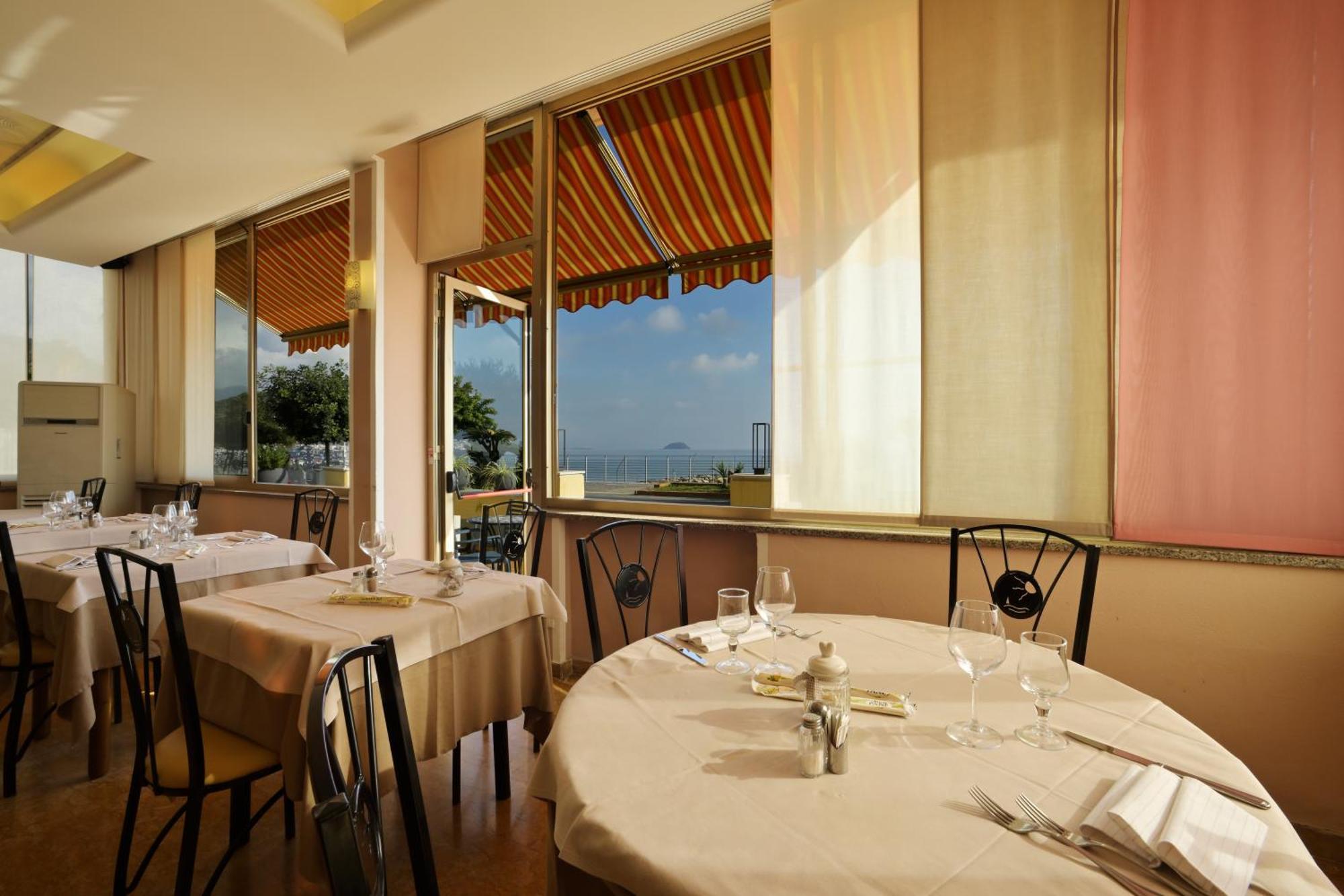 Hotel Delfino 3*